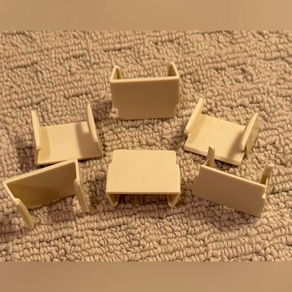 Connector holder clips for wooden train railway compatible with Brio & Thomas